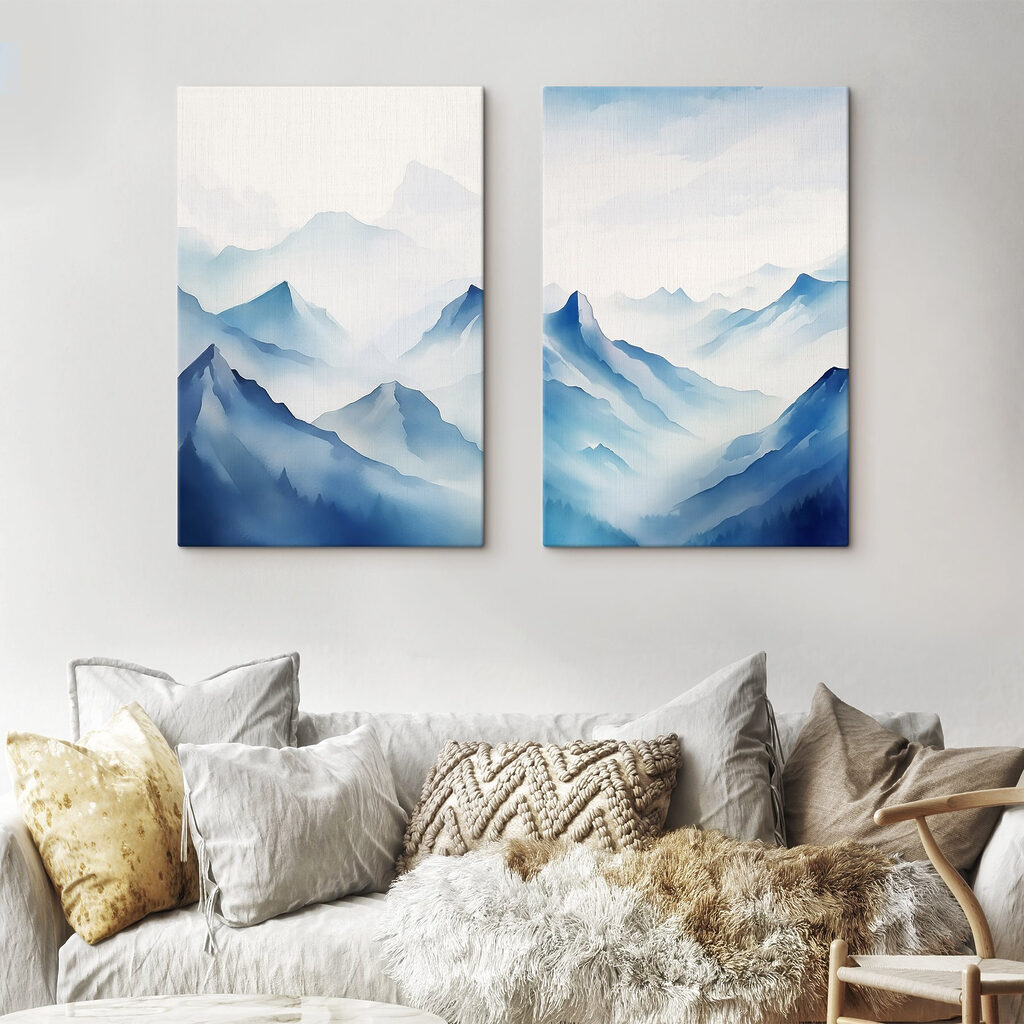 Berge im blauen Nebel in einem Interieur