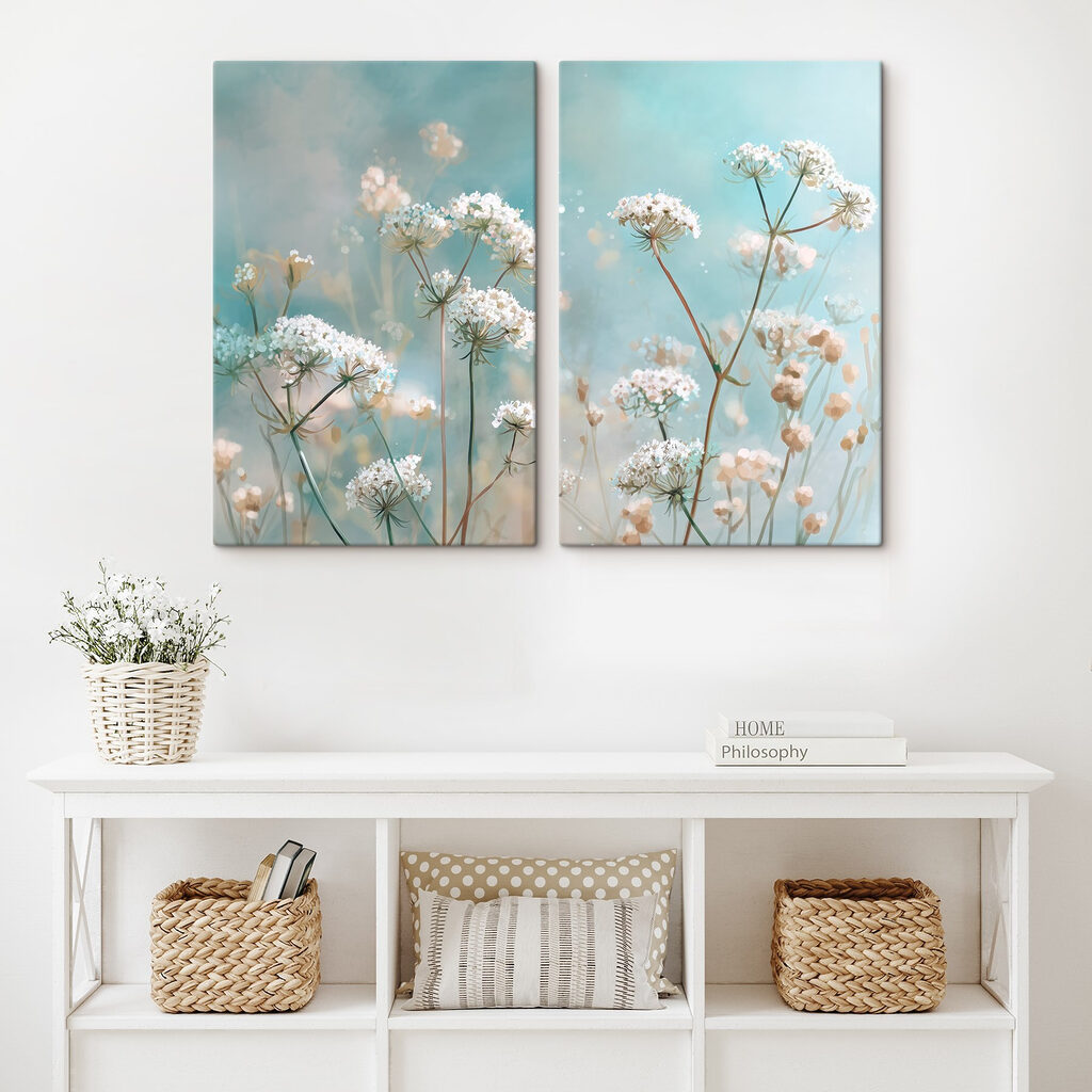 Wiesenblumen unter blauem Himmel in einem Interieur