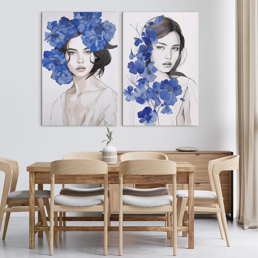 Porträts mit blauen Blumen in einem Interieur
