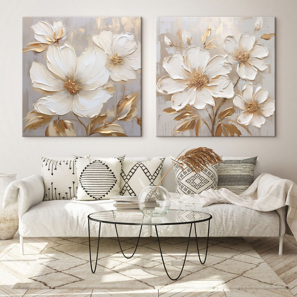 Blüten in warmen Schichten in einem Interieur