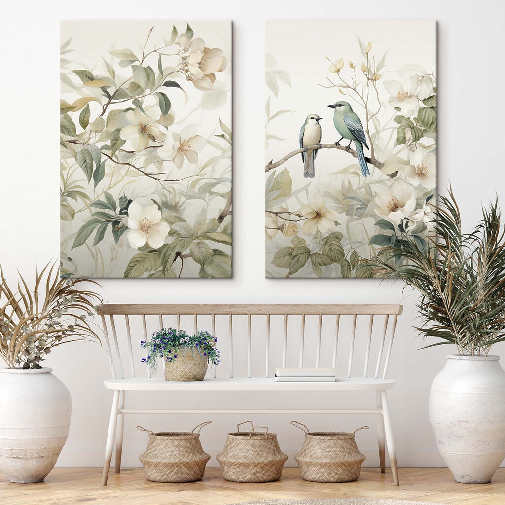 Vögel zwischen Blütenzweigen in einem Interieur