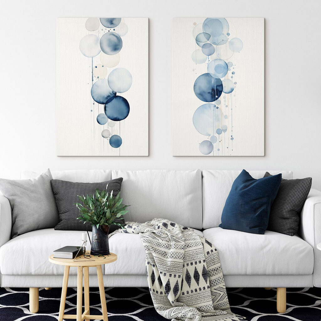 Blaue Aquarellkreise in einem Interieur
