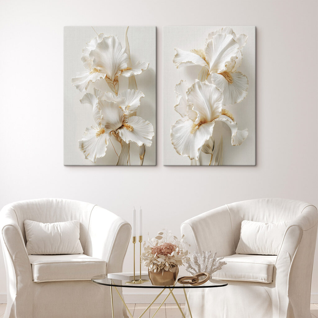 Gekräuselte weiße Blüten in einem Interieur