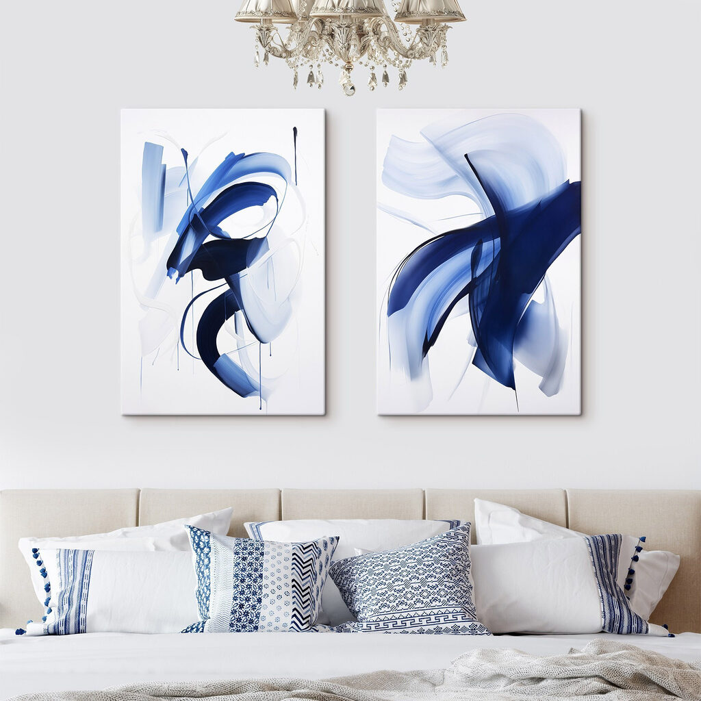 Blaue Pinselbögen in einem Interieur