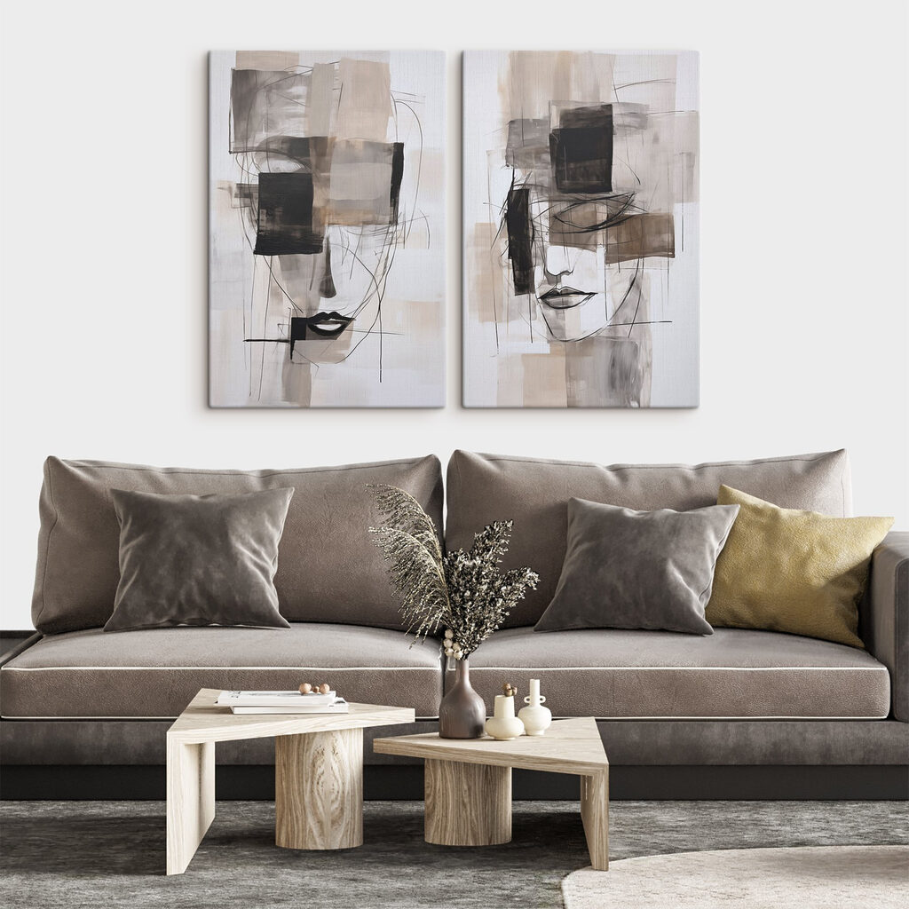 Porträts hinter Flächen in einem Interieur
