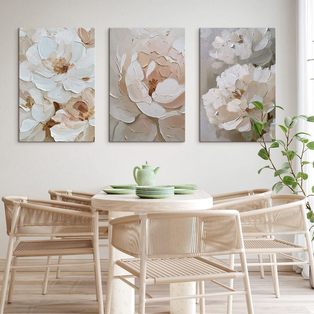 Blüten in sanften Schichten in einem Interieur
