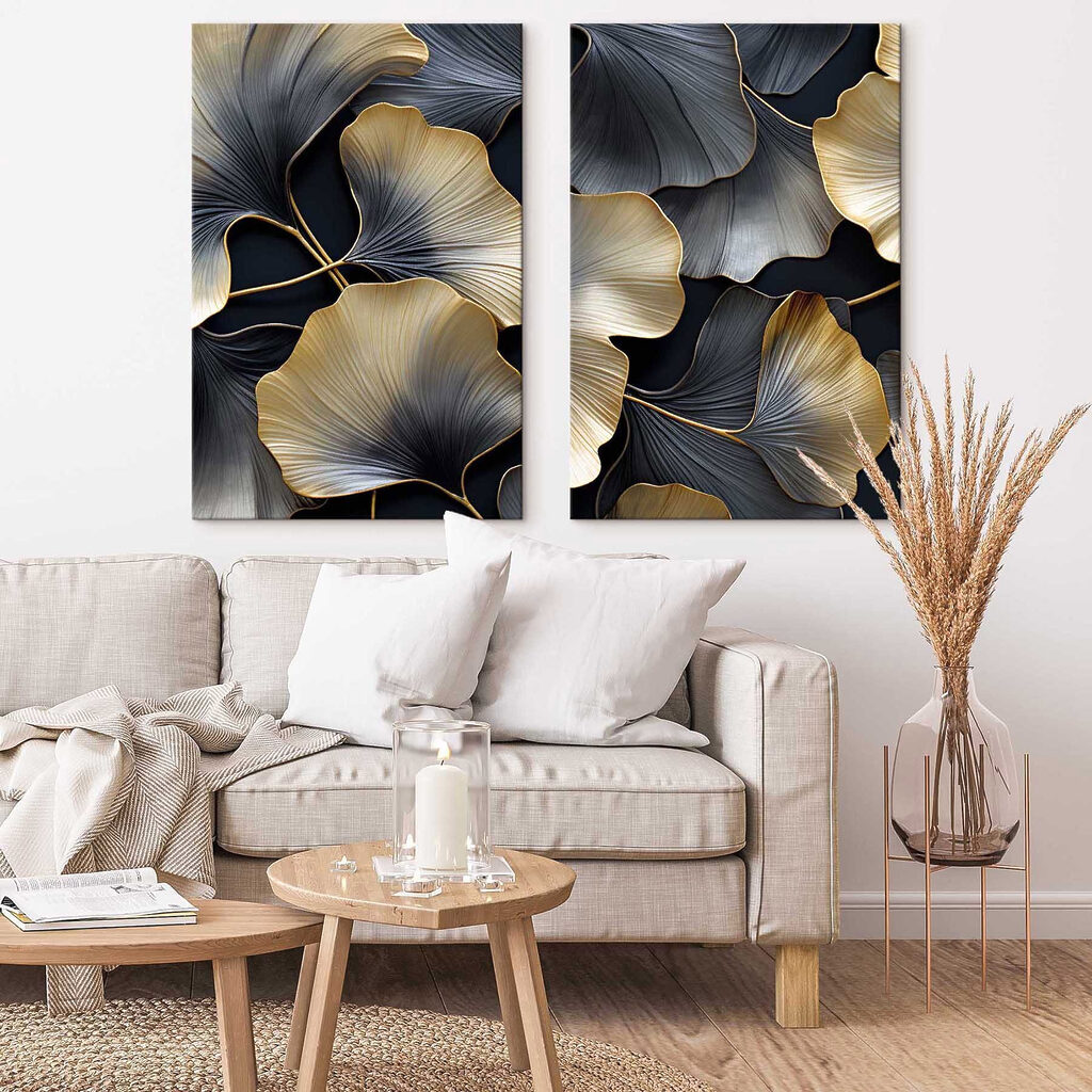 Dunkle Blätter mit Gold in einem Interieur