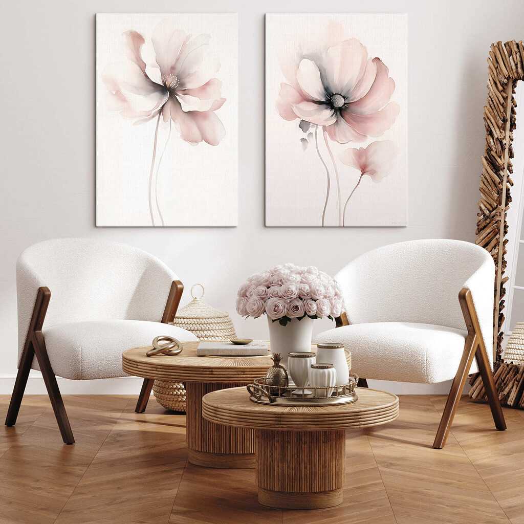 Blumen mit feinen Stielen in einem Interieur