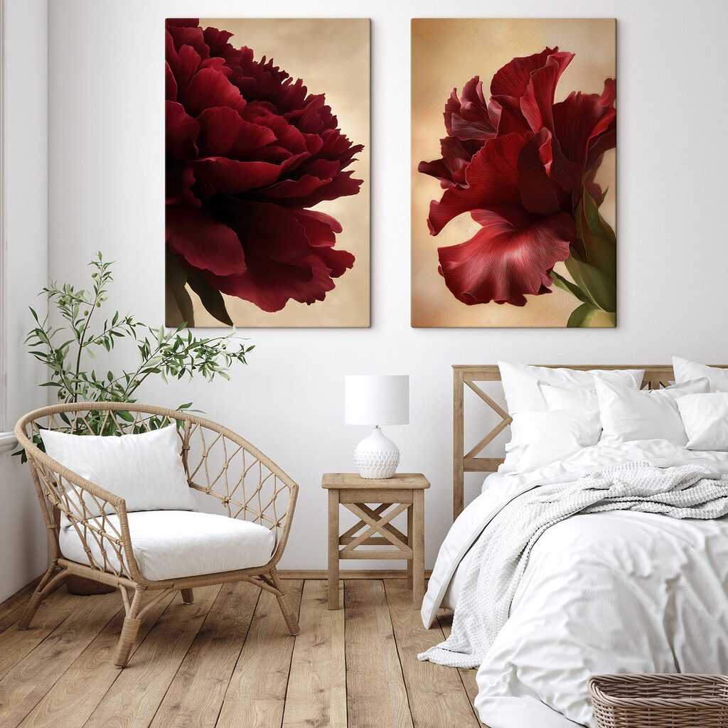 Karmesinrote Blütenblätter in einem Interieur
