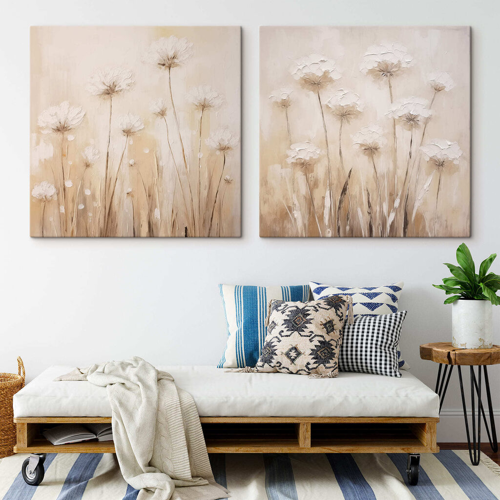 Feldblumen im Morgenlicht in einem Interieur