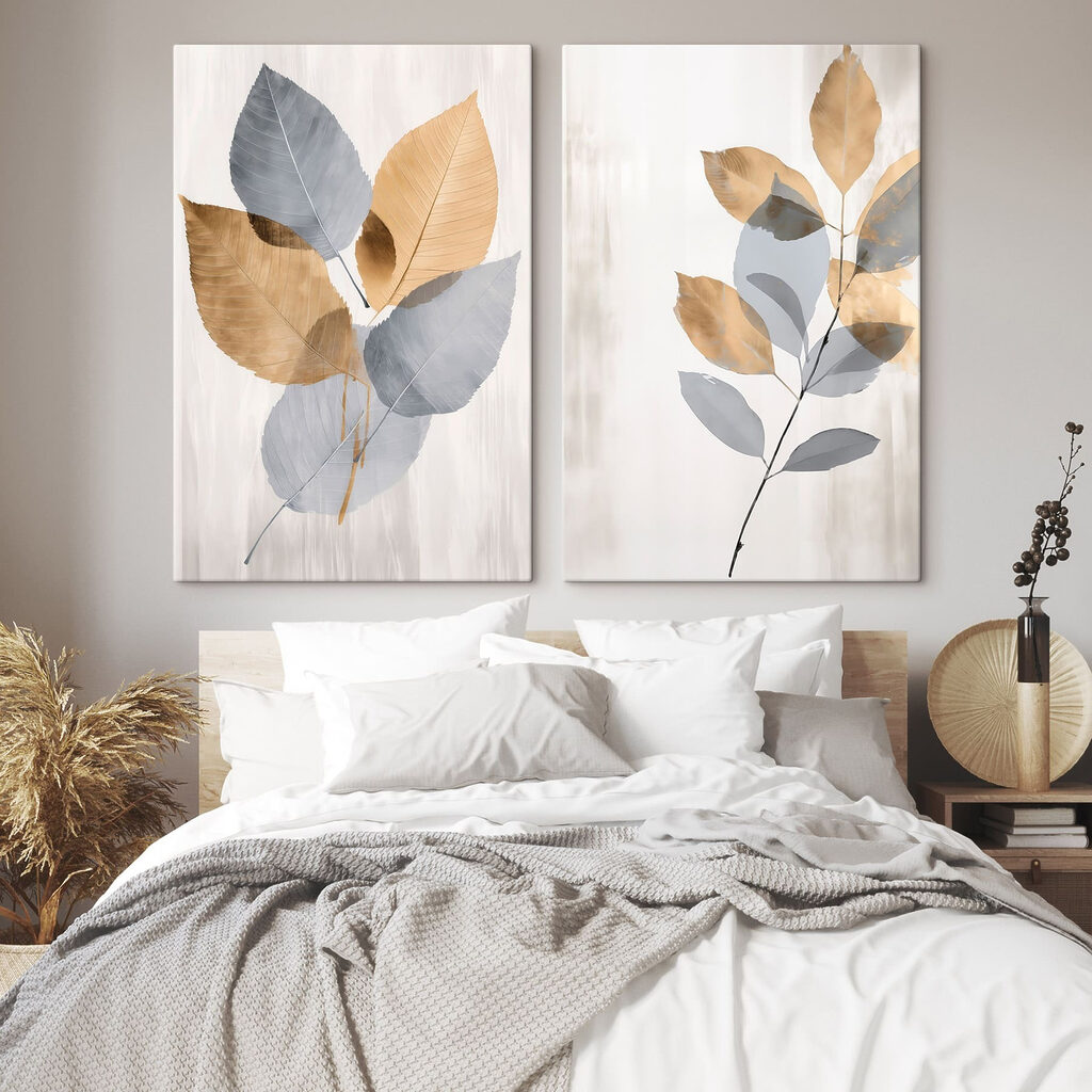 Blätter mit goldenen Akzenten in einem Interieur