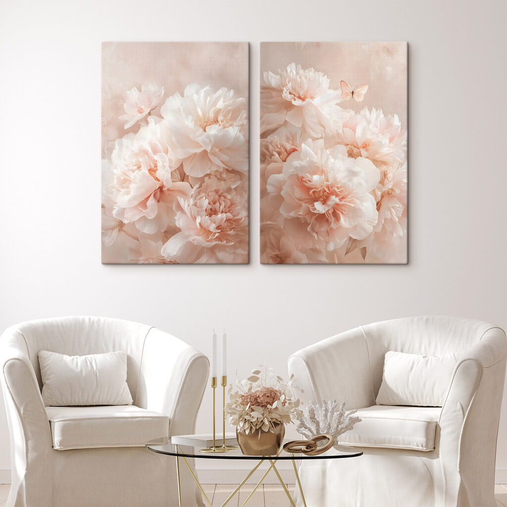 Rosa Blüten mit Schmetterlingen in einem Interieur