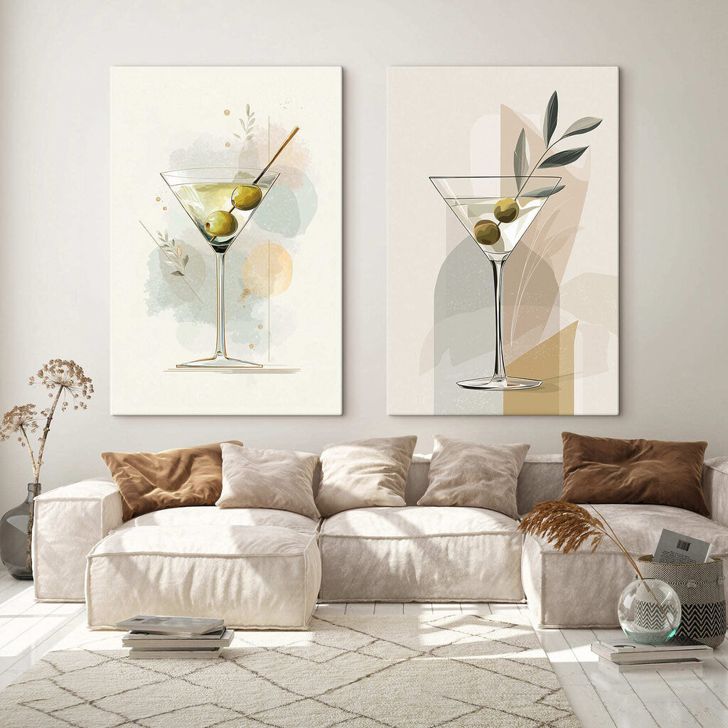 Cocktails mit Oliven in einem Interieur