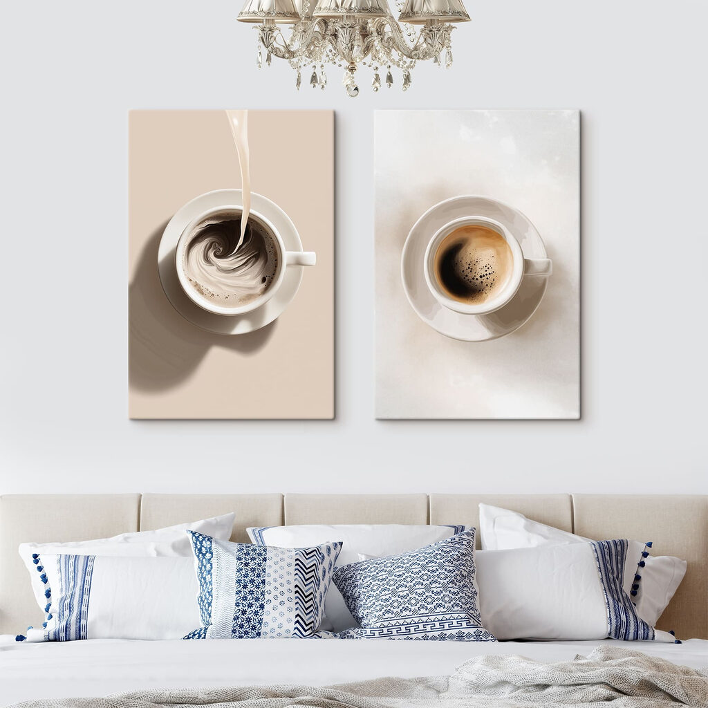 Kaffeewirbel in der Tasse in einem Interieur