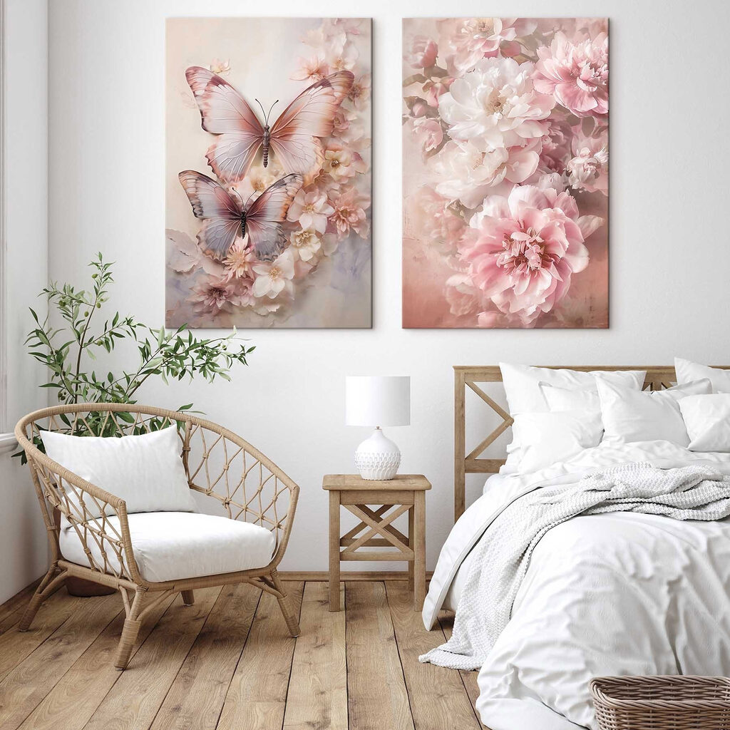 Schmetterlinge zwischen Blüten in einem Interieur