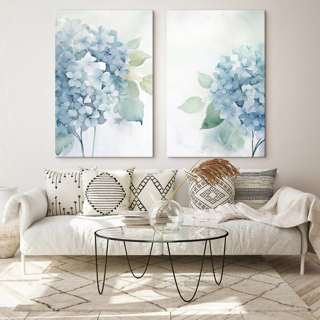 Hellblaue Hortensien in einem Interieur