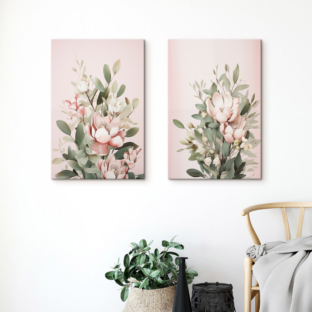 Rosa Blüten im Grün in einem Interieur