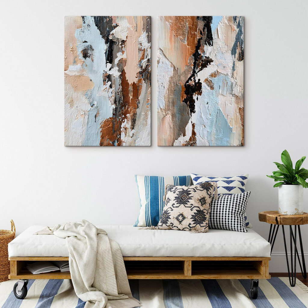 Blau zwischen rauen Strichen in einem Interieur