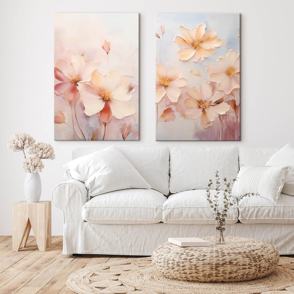 Rosa Blüten auf Blau in einem Interieur