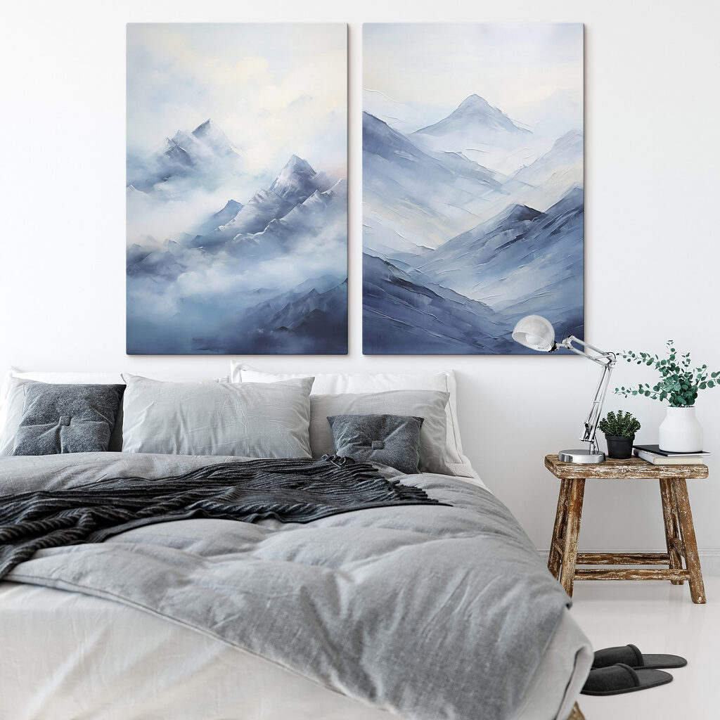 Gipfel über blauem Nebel in einem Interieur