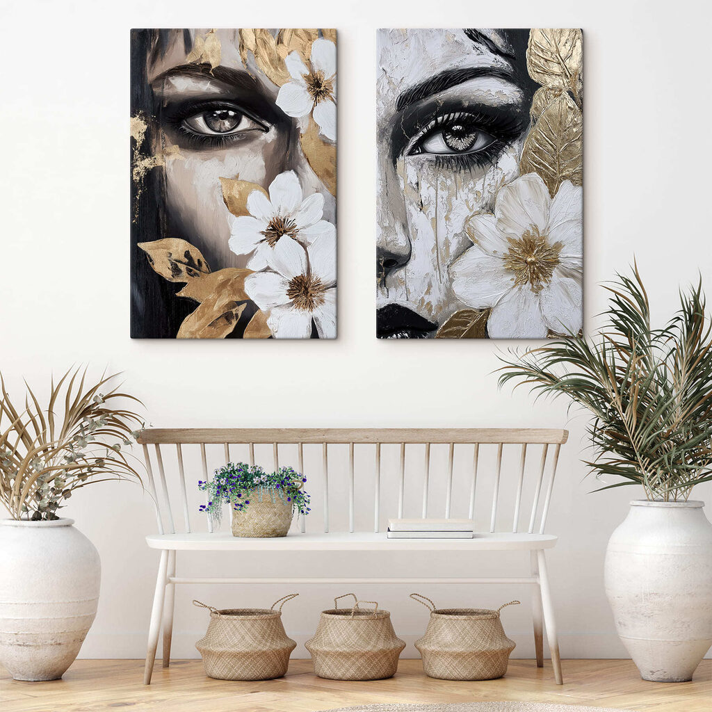 Blick zwischen Blüten in einem Interieur