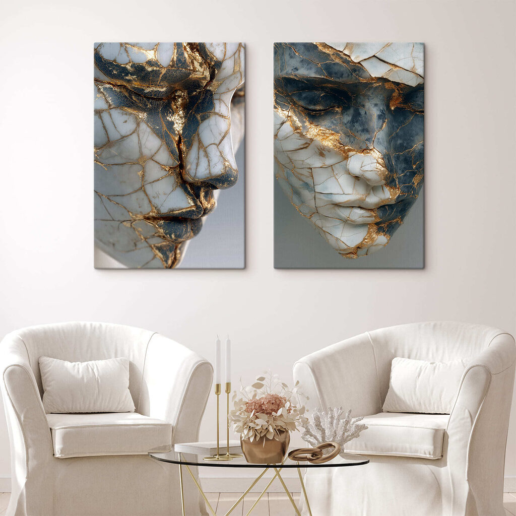 Gesichter mit goldenen Rissen in einem Interieur
