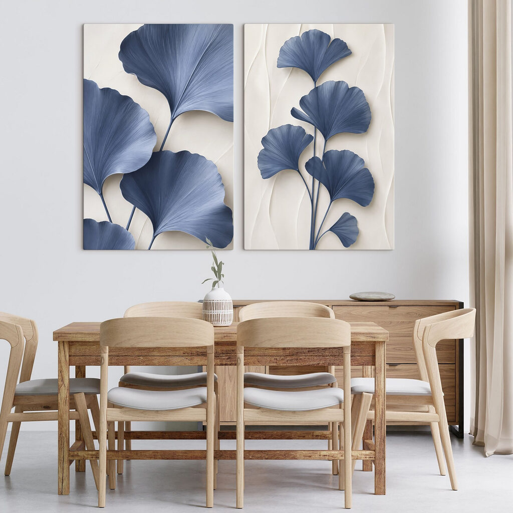 Blaue Fächerblätter in einem Interieur