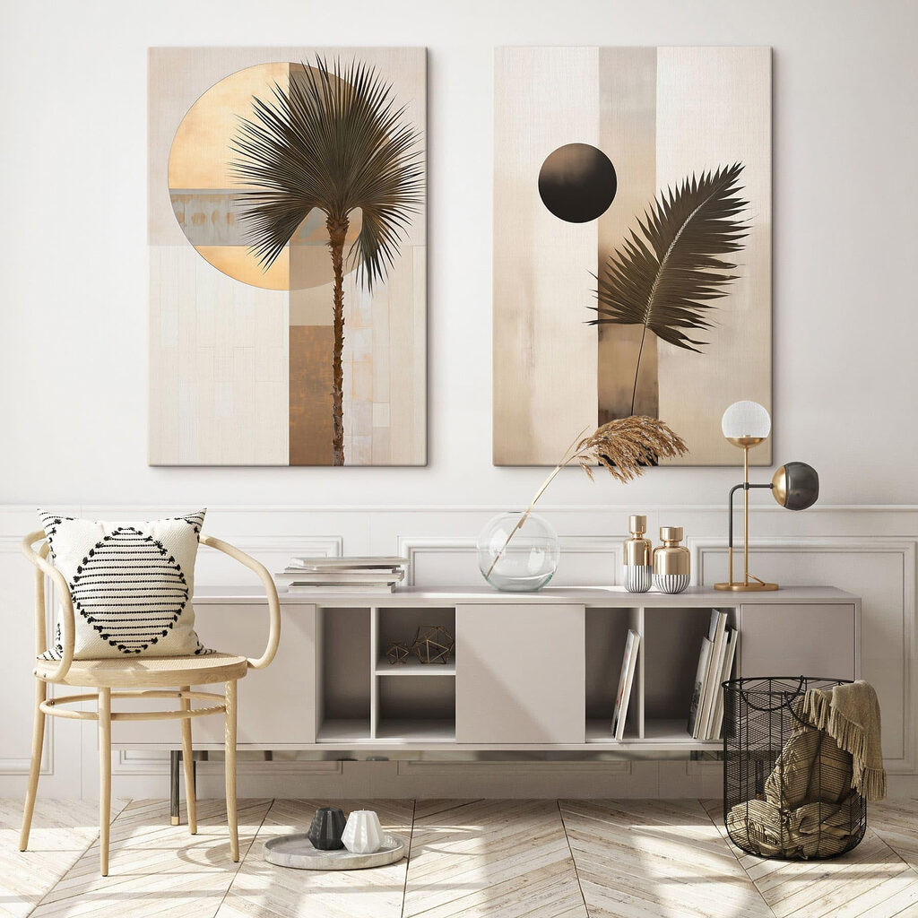 Palmblätter vor runden Sonnen in einem Interieur