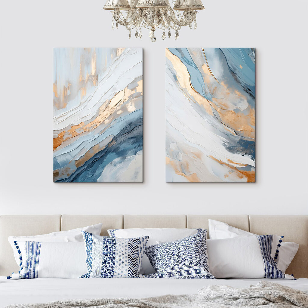 Blaue Schichten mit Gold in einem Interieur