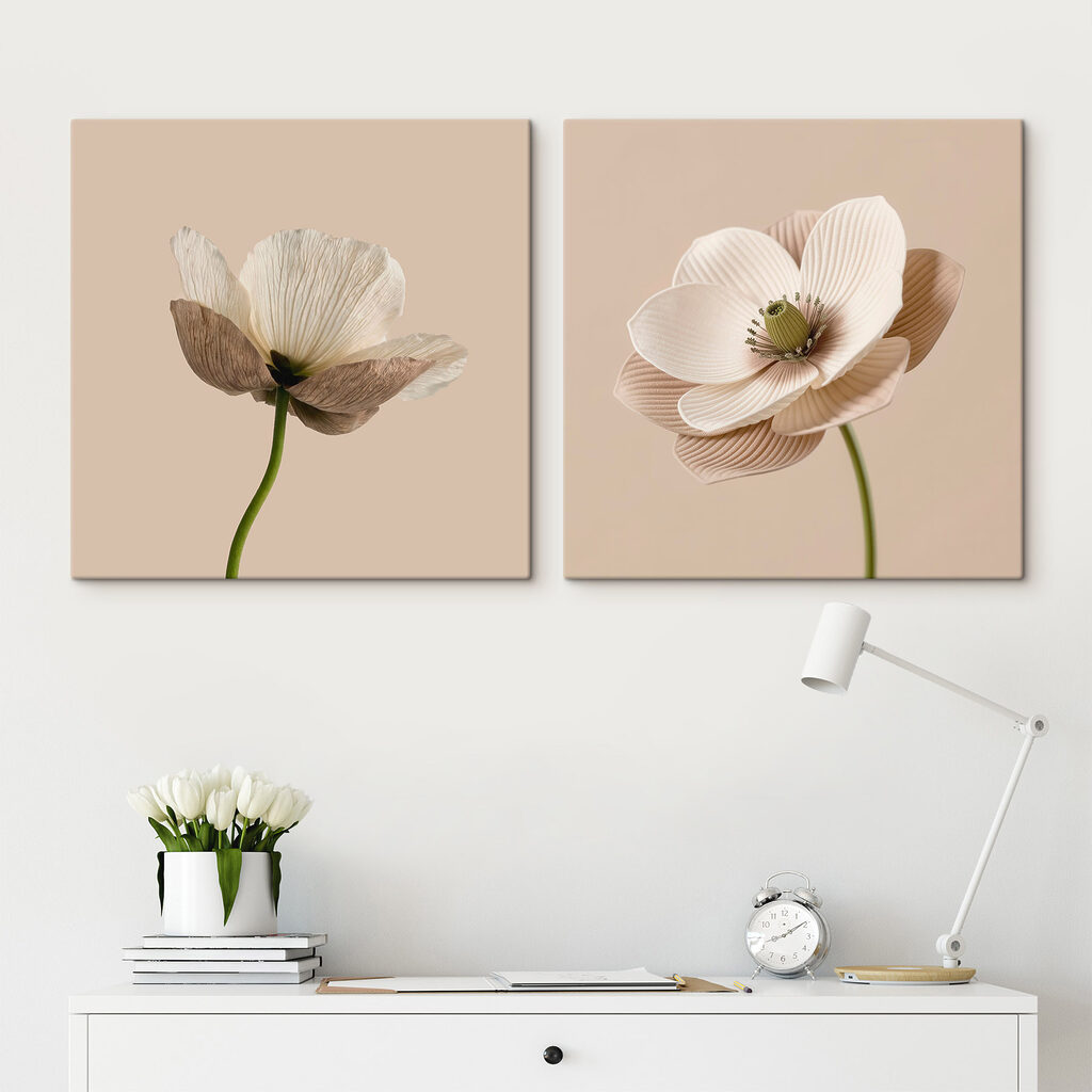 Blumen an zarten Stielen in einem Interieur