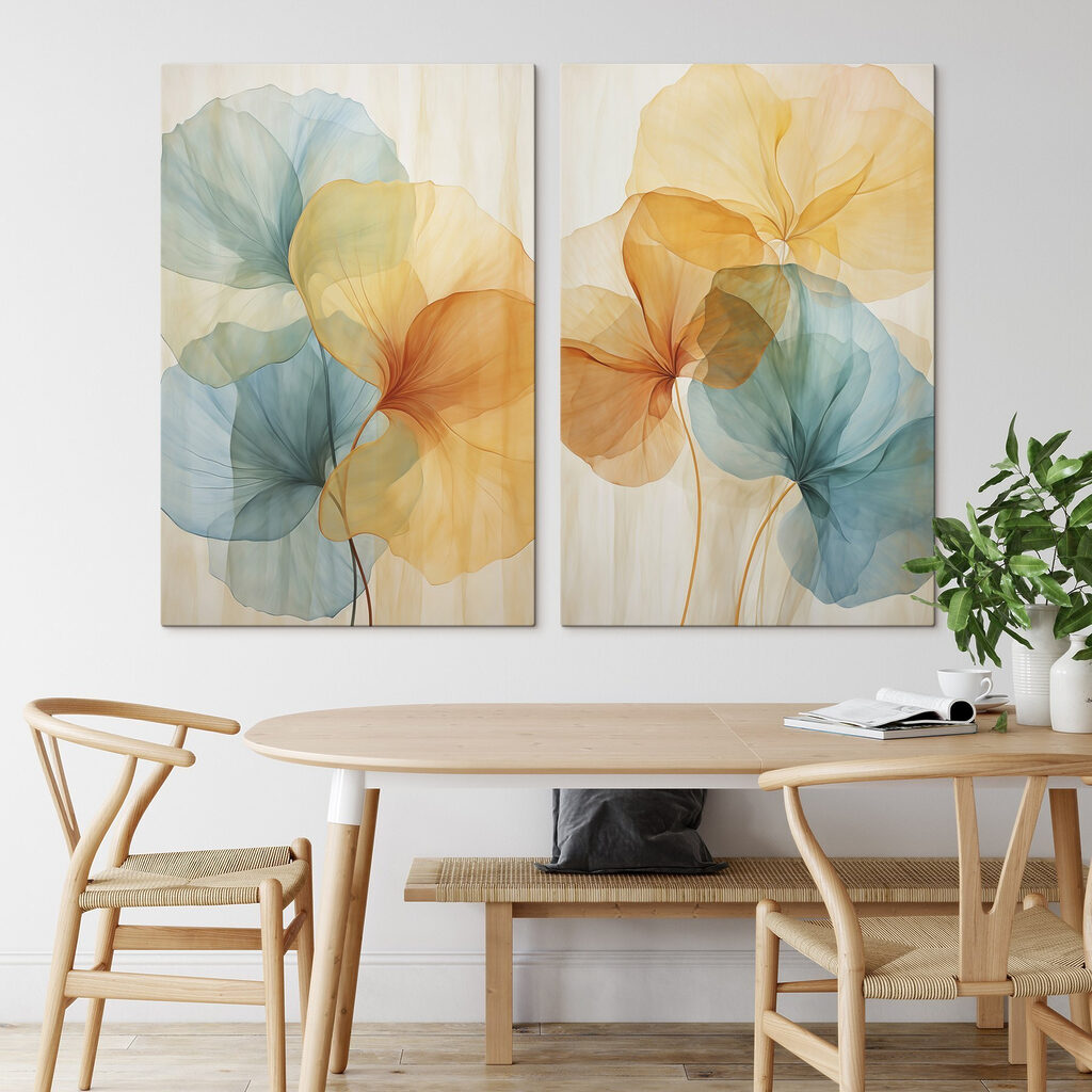 Blütenblätter im Farbspiel in einem Interieur