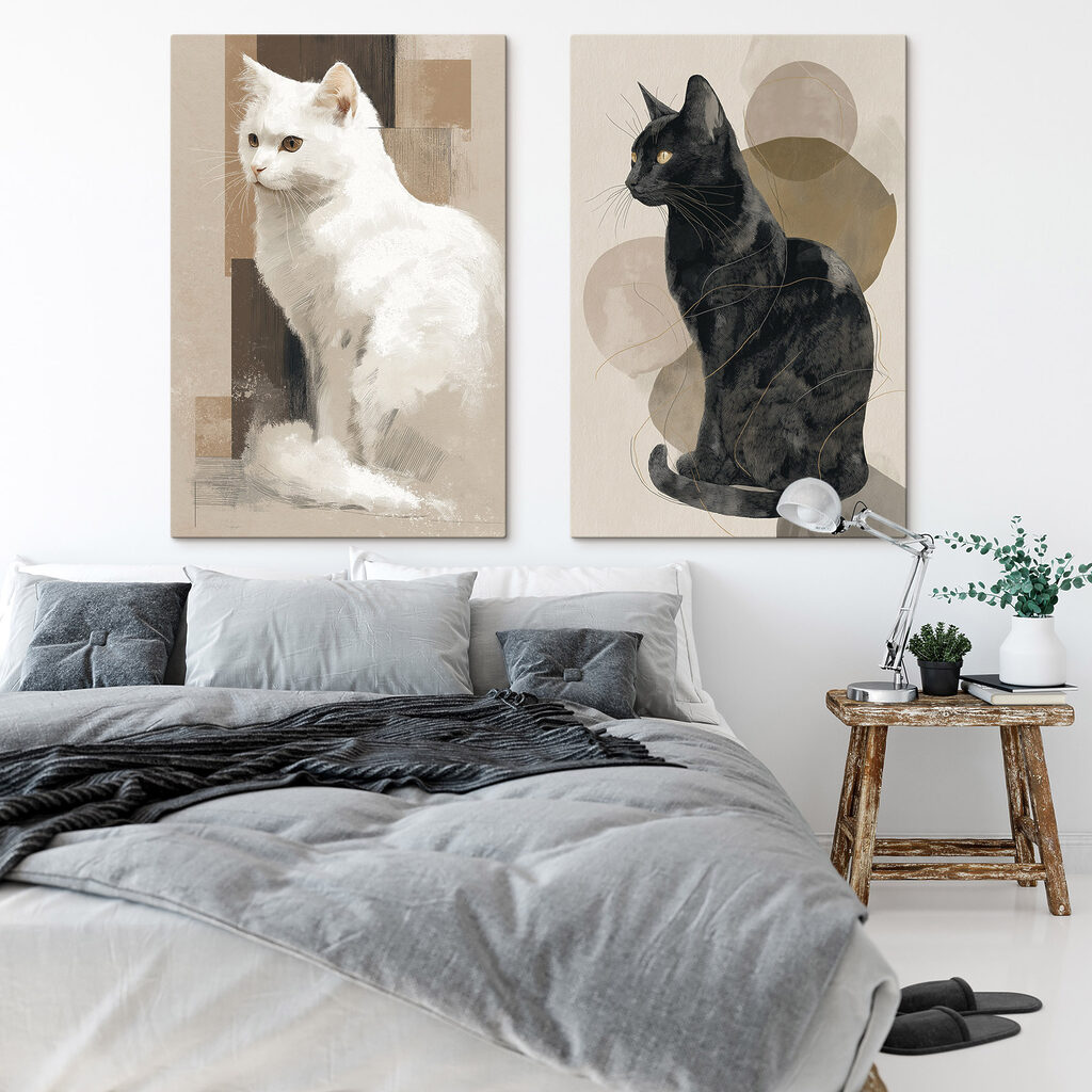 Katzen in Schwarzweiß in einem Interieur