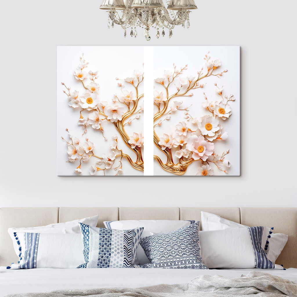 Blüten an goldenen Zweigen in einem Interieur