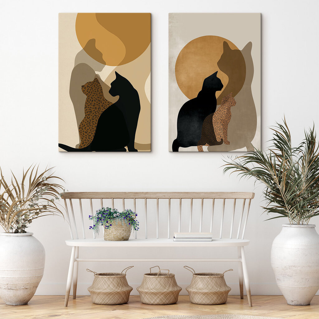 Katzen zwischen warmen Formen in einem Interieur