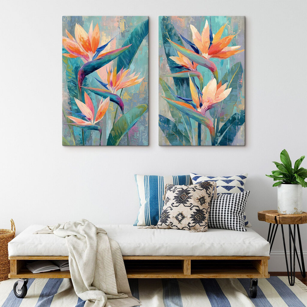 Tropenblüten in Pinselstrichen in einem Interieur