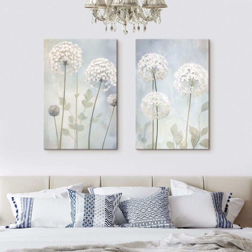 Runde Blüten am Stiel in einem Interieur