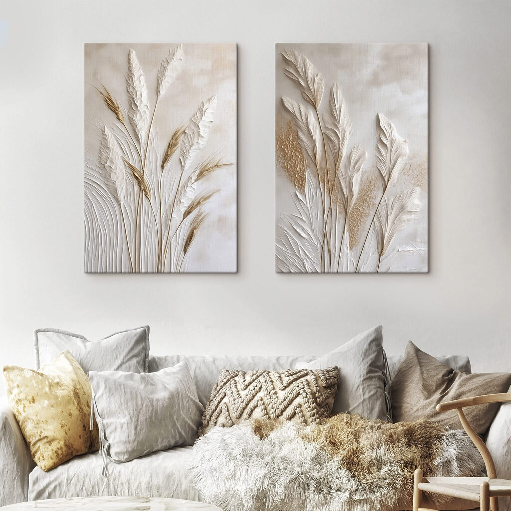 Gräser mit weißen Rändern in einem Interieur