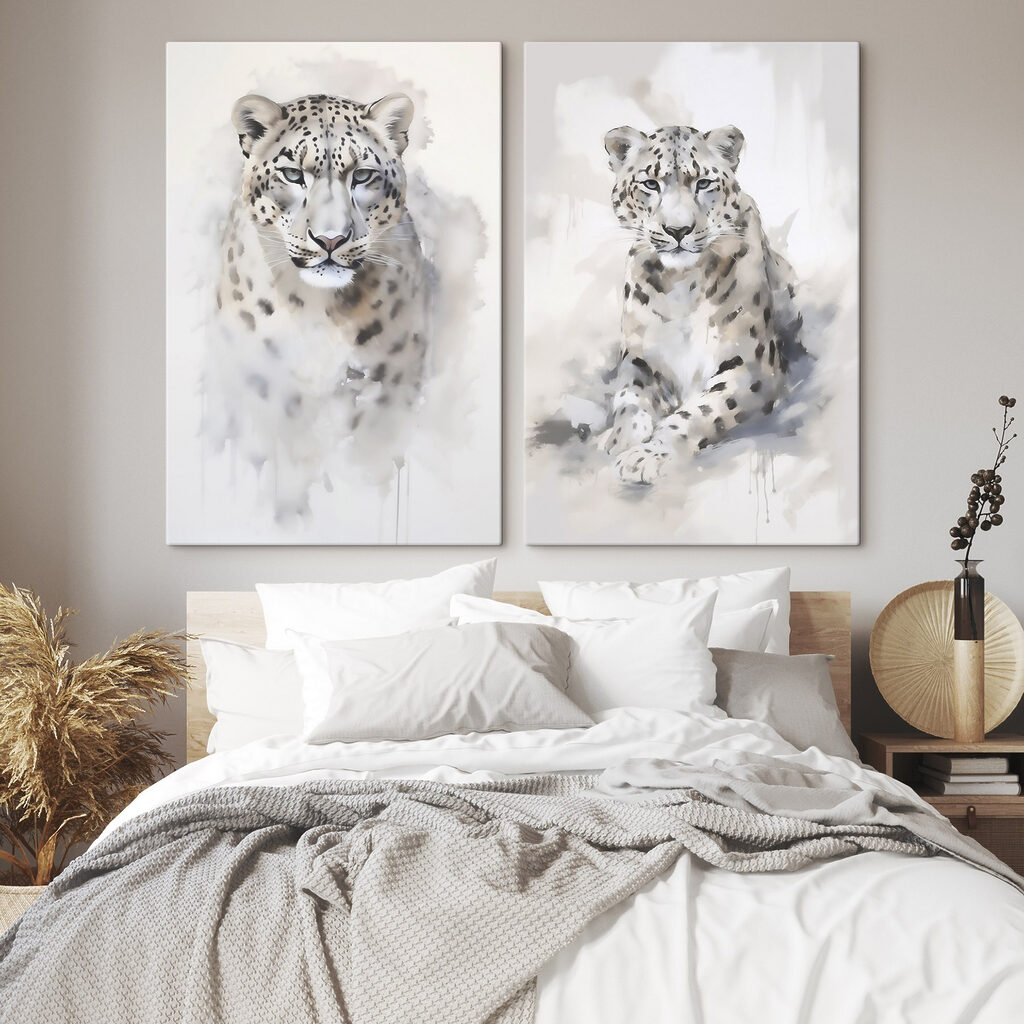 Raubkatzen in Winterweiß in einem Interieur