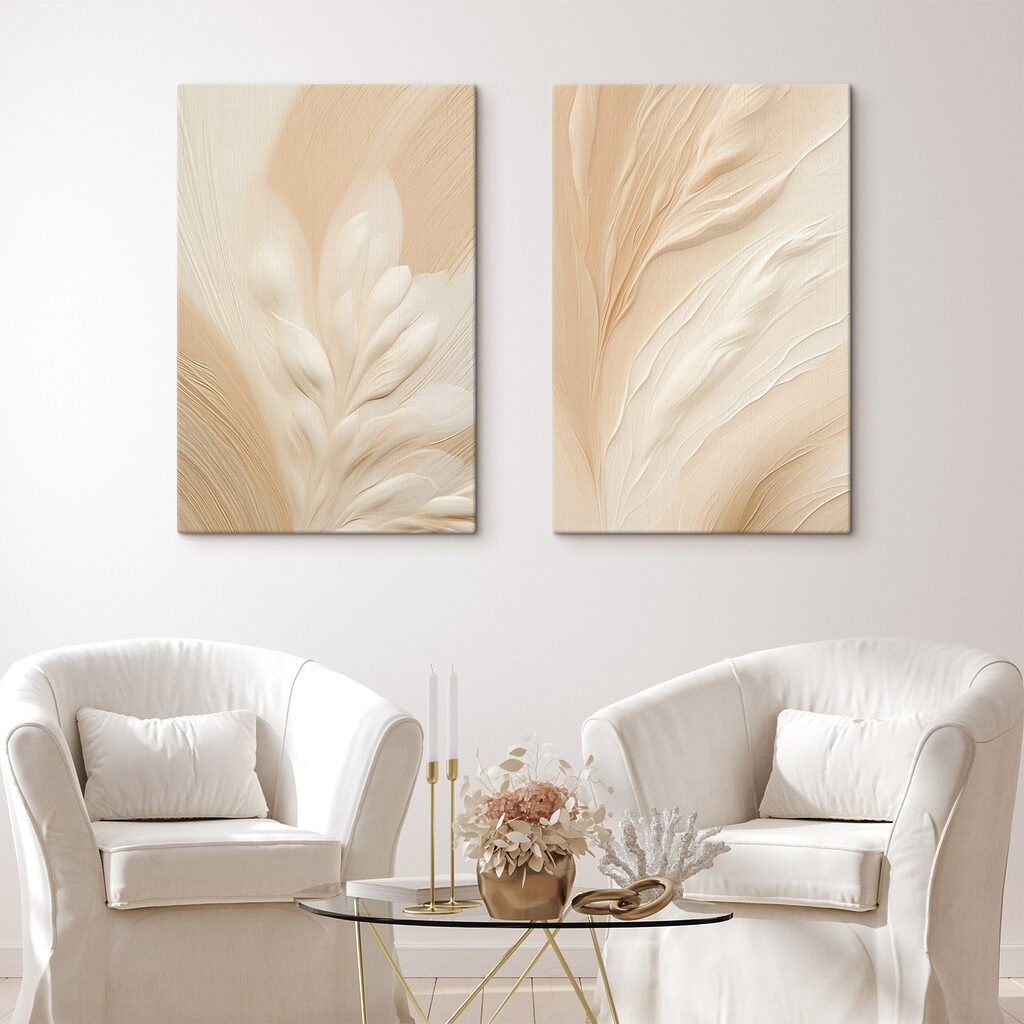 Blätter in sanften Sandtönen in einem Interieur