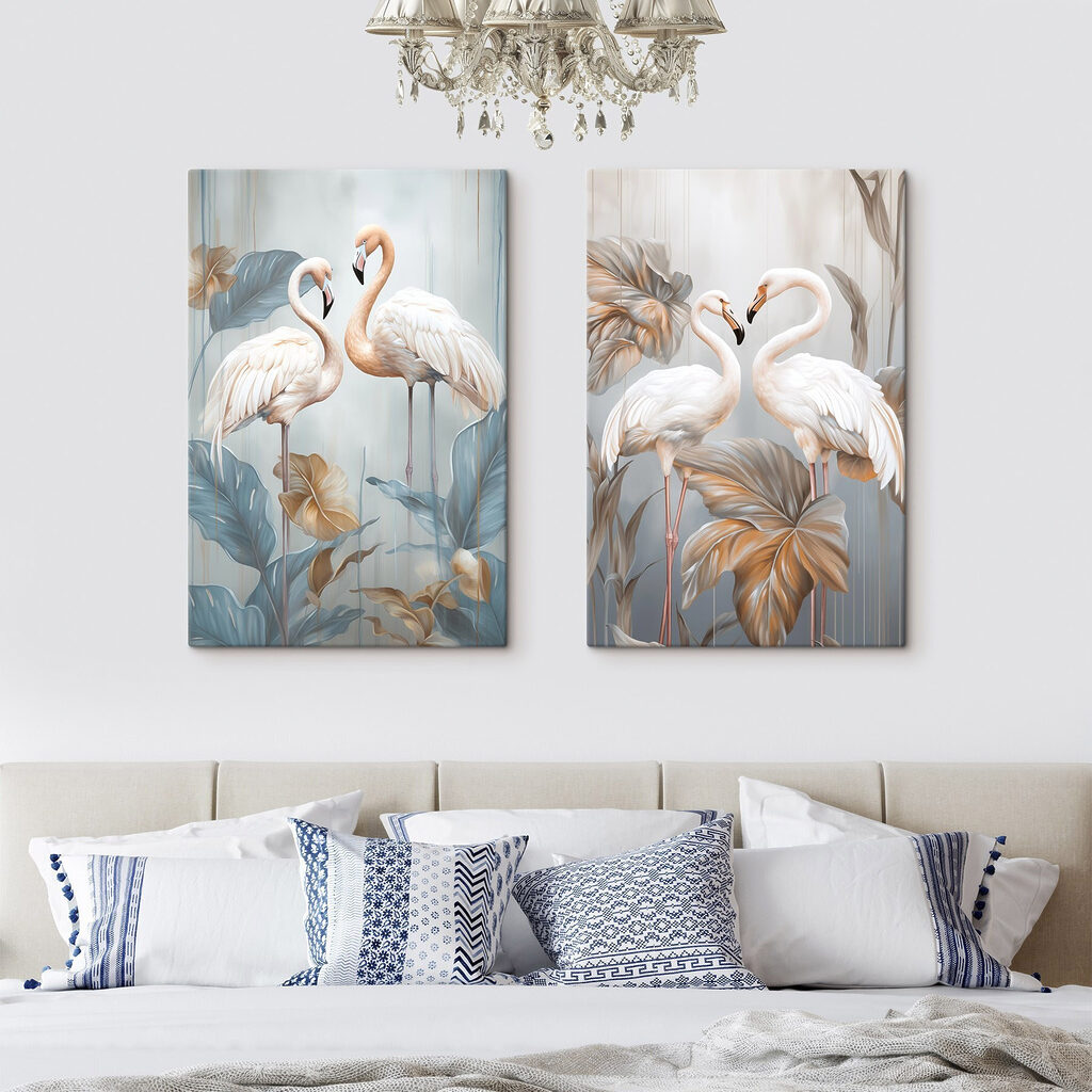 Zwei Flamingos zwischen Blättern in einem Interieur