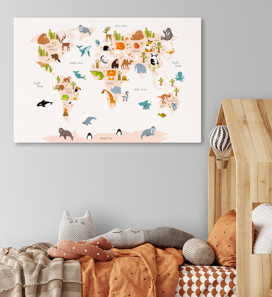 Tierische Weltkarte in einem Interieur