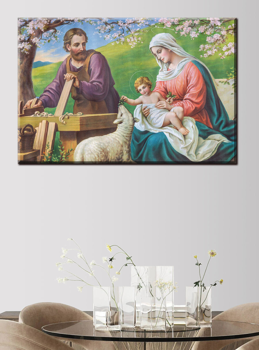 Familie unter Blüten in einem Interieur