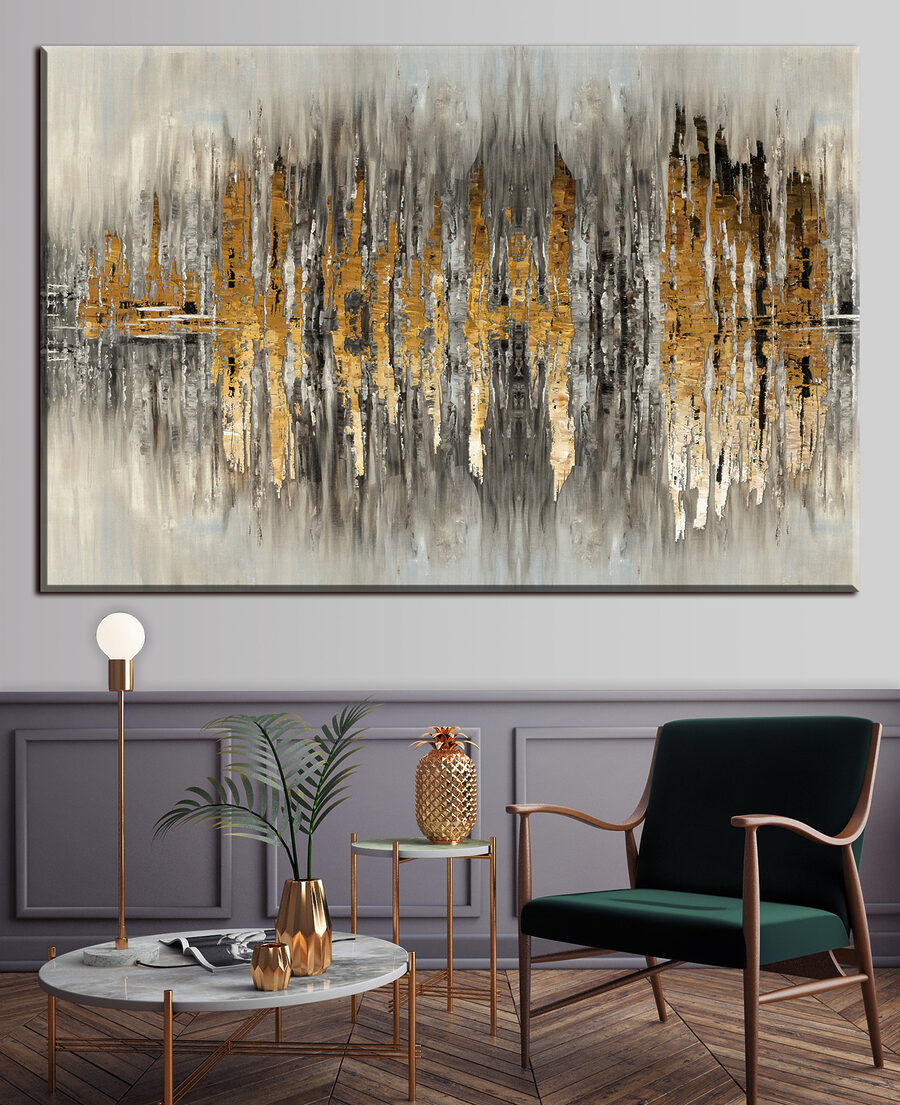 Goldene Spiegelungen in Grau in einem Interieur