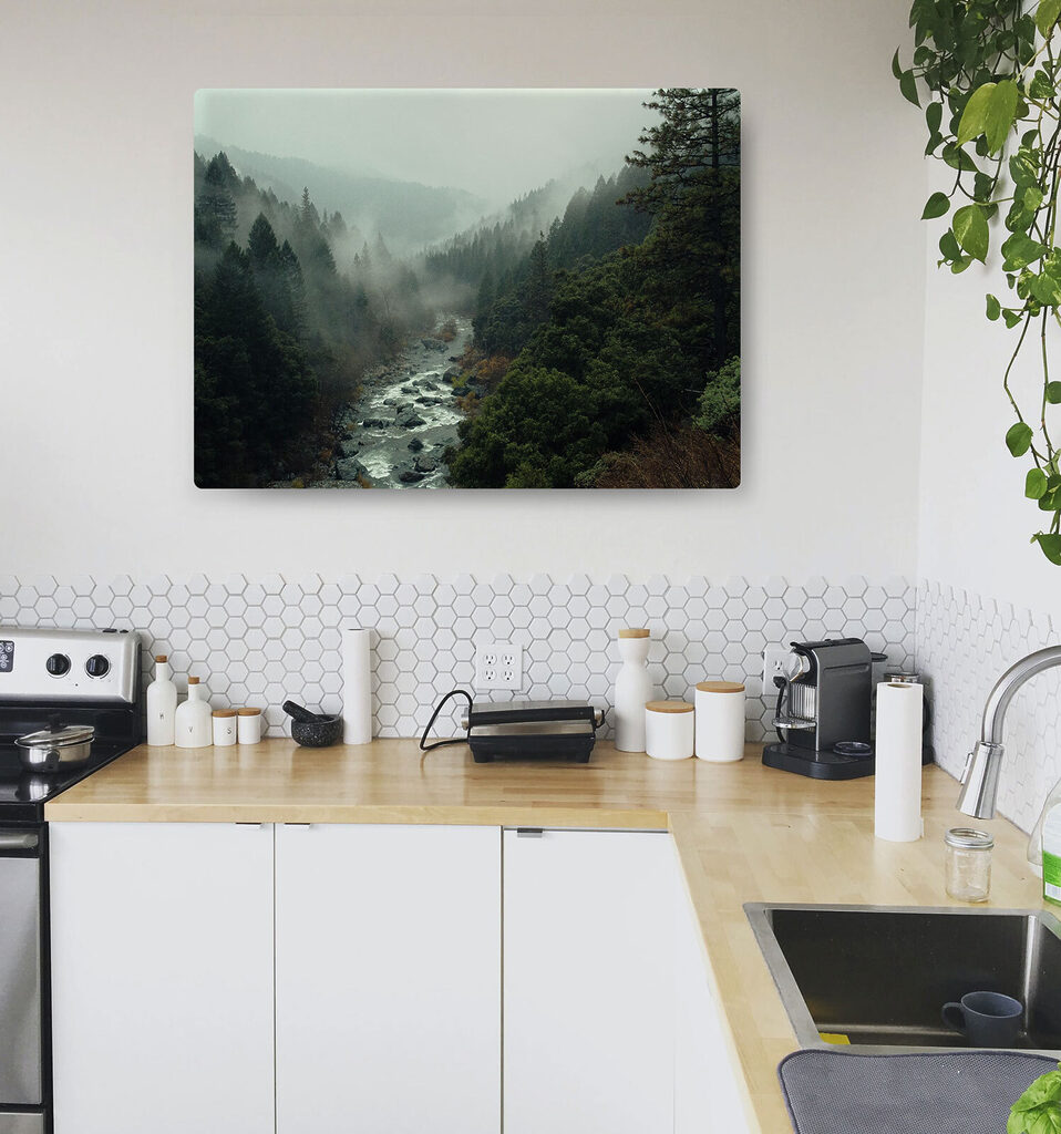 Fluss zwischen bewaldeten Hängen — Interieur 2