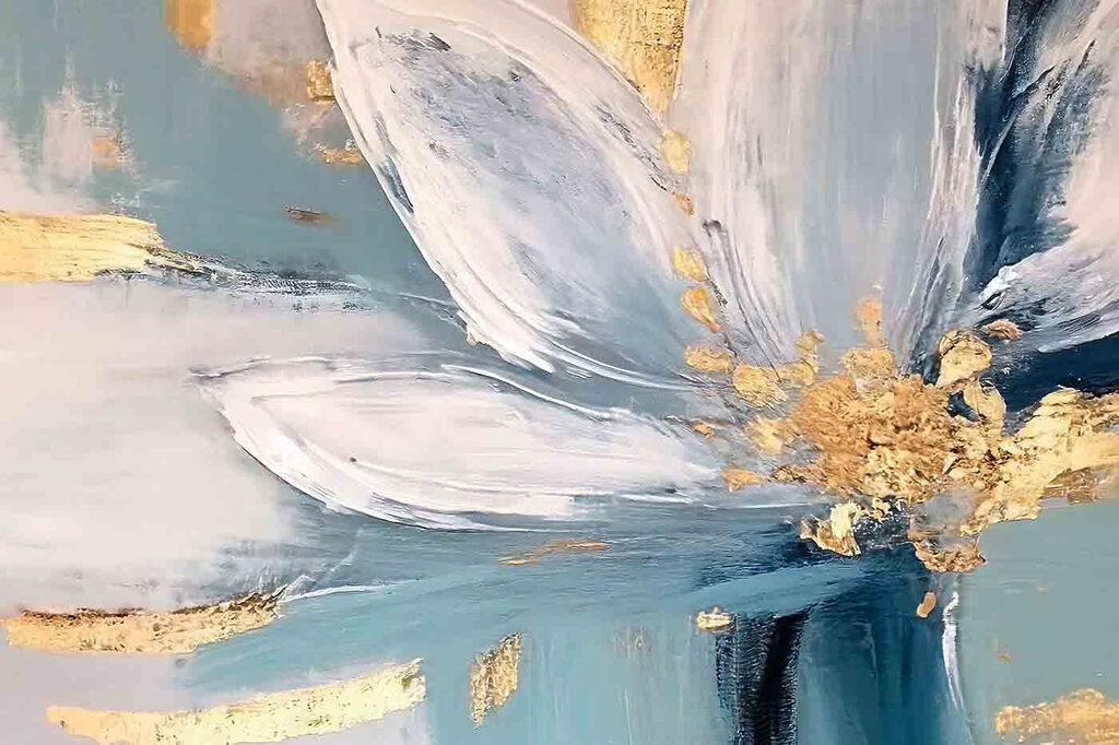 Weiße Blüte mit Gold — ganzes Design