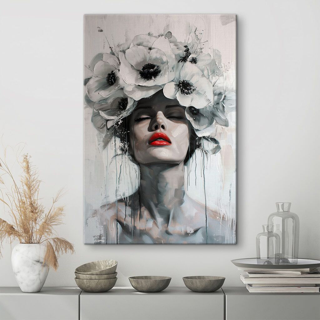 Rote Lippen, weiße Blüten in einem Interieur