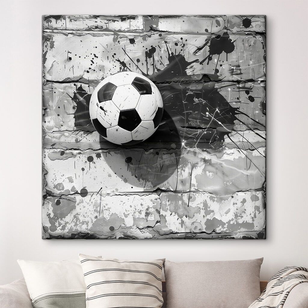 Fußball vor verwitterten Steinen — Interieur 1