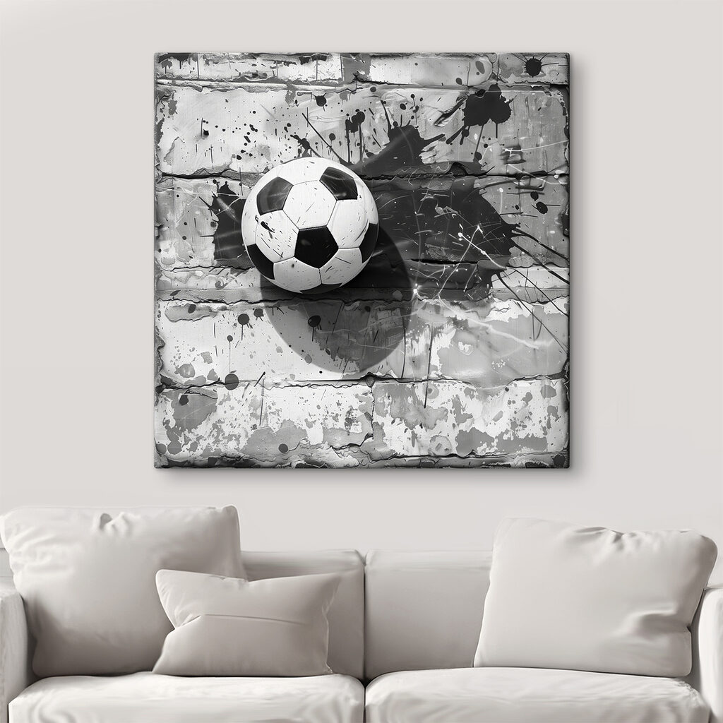 Fußball vor verwitterten Steinen — Interieur 2
