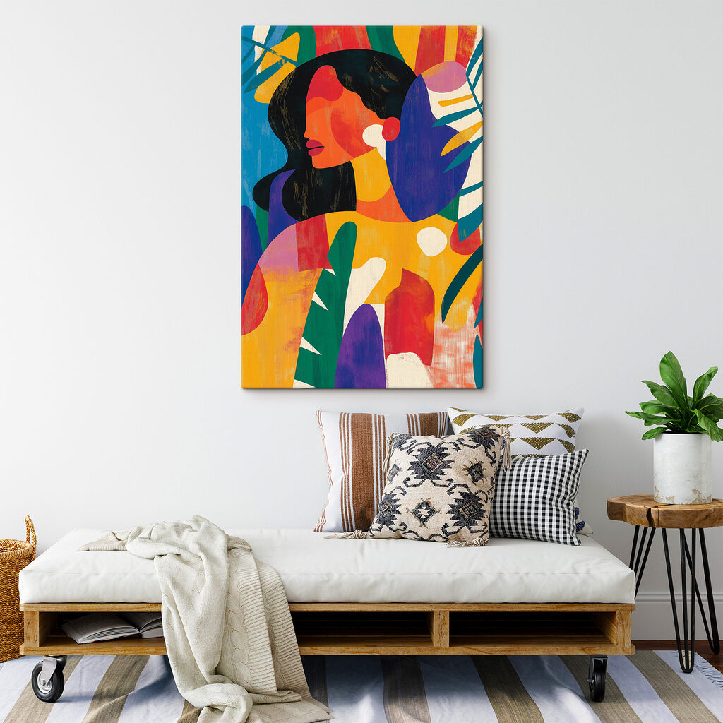 Frau in sonnigen Farbflächen — Interieur 2