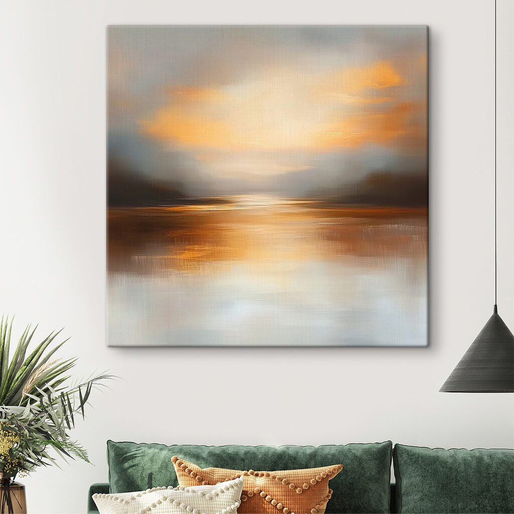 Goldener Abend im Dunst in einem Interieur